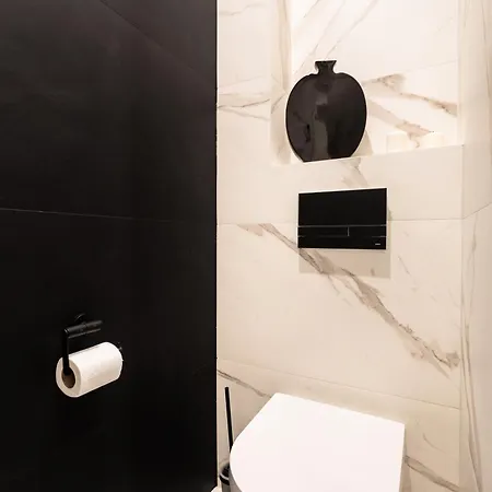 Modern Nest - In The Heart Of - Old Town - By Upstairs Appartamento